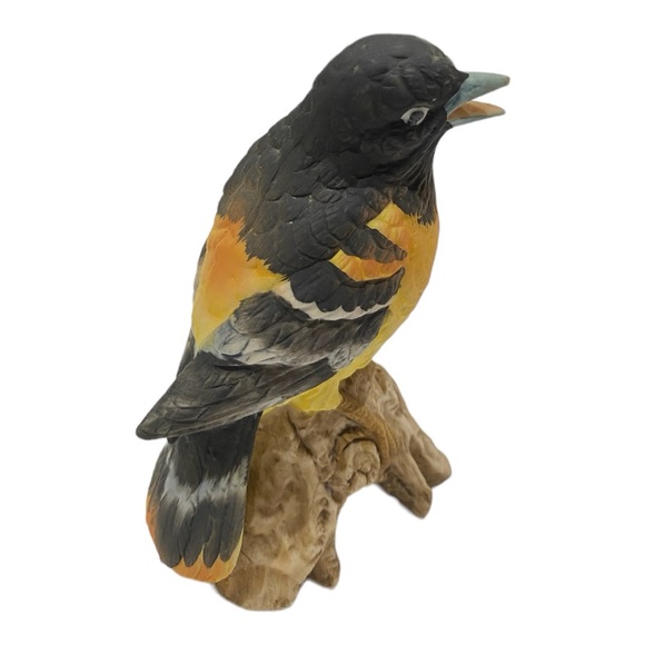 Porcelain oriole figurine 4” tall made in Japan mint condition - Picture 5 of 6